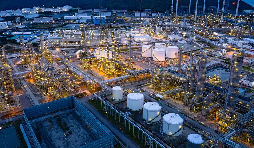 5 Ways Predictive Intelligence Transforms Oil & Gas Procurement Operations