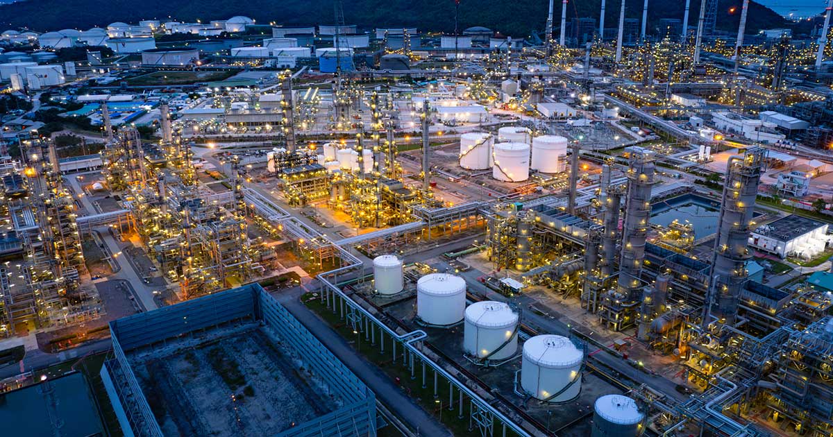 5 Ways Predictive Intelligence Transforms Oil & Gas Procurement Operations