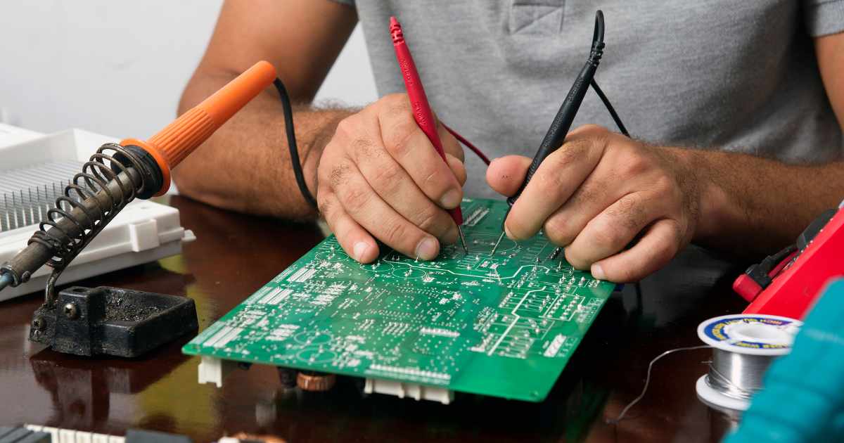 hands soldering